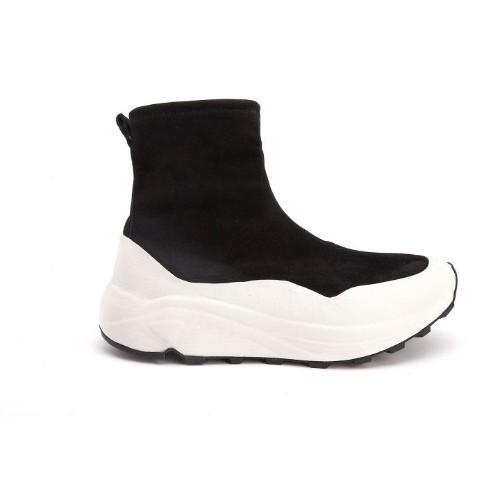 black/white Women's Sport Ankle Boots | Apia
